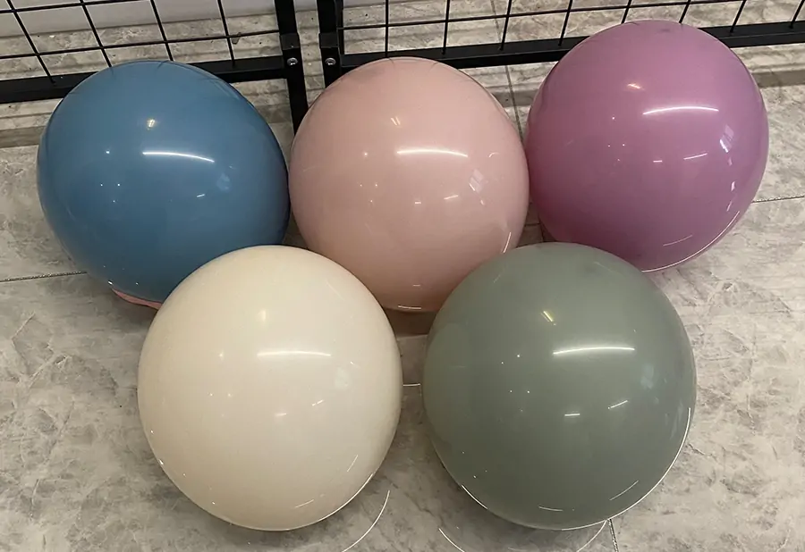 Morandi latex balloons