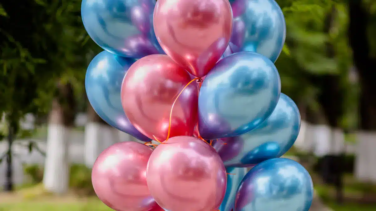 Materials and Tools for a Latex-Free Balloon Garland